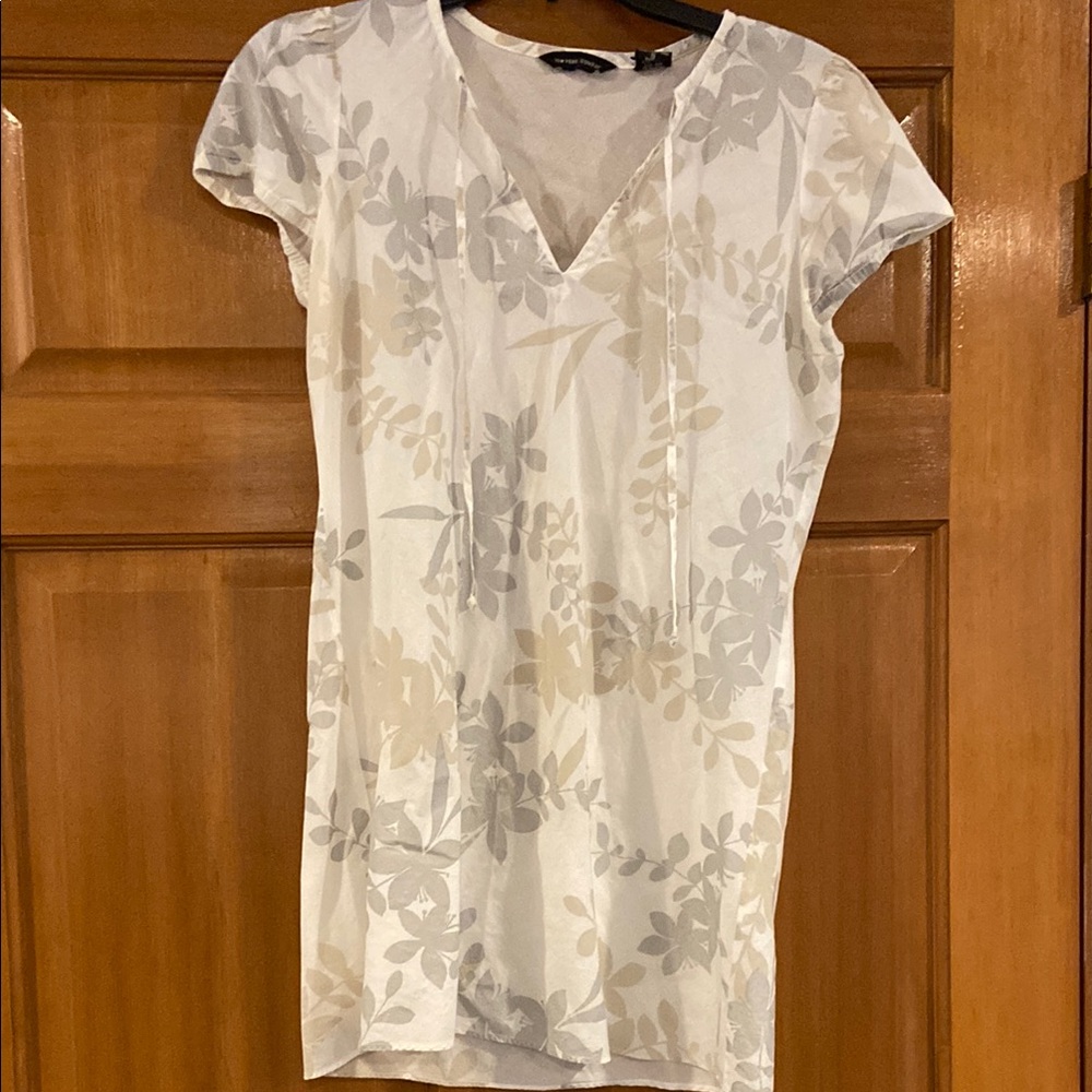 EUC! New York and Company Floral Print V-Neck mini Dress or long shirt, size S!